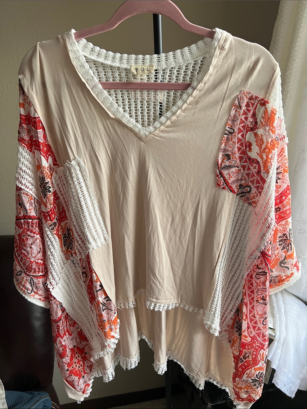 POL Crochet-Trim V-Neck Boho Top in Cream with Red-Orange Print
